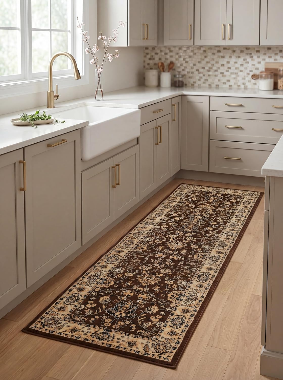 Rugs.com Yasmin Collection Rug – 8' x 10' Burgundy Medium Rug Perfect for Living Rooms, Large Dining Rooms, Open Floorplans