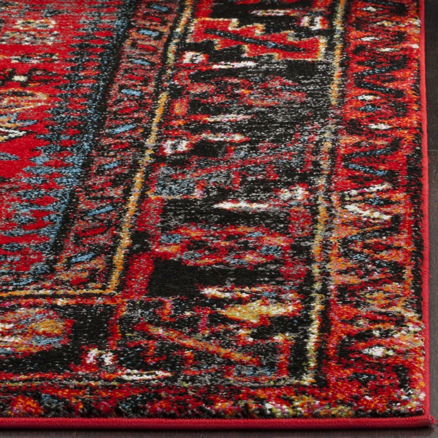 SAFAVIEH Vintage Hamadan Collection Area Rug - 5'3" x 7'6", Red & Multi, Oriental Traditional Persian Design, Non-Shedding & Easy Care, Ideal for High Traffic Areas in Living Room, Bedroom (VTH211A)