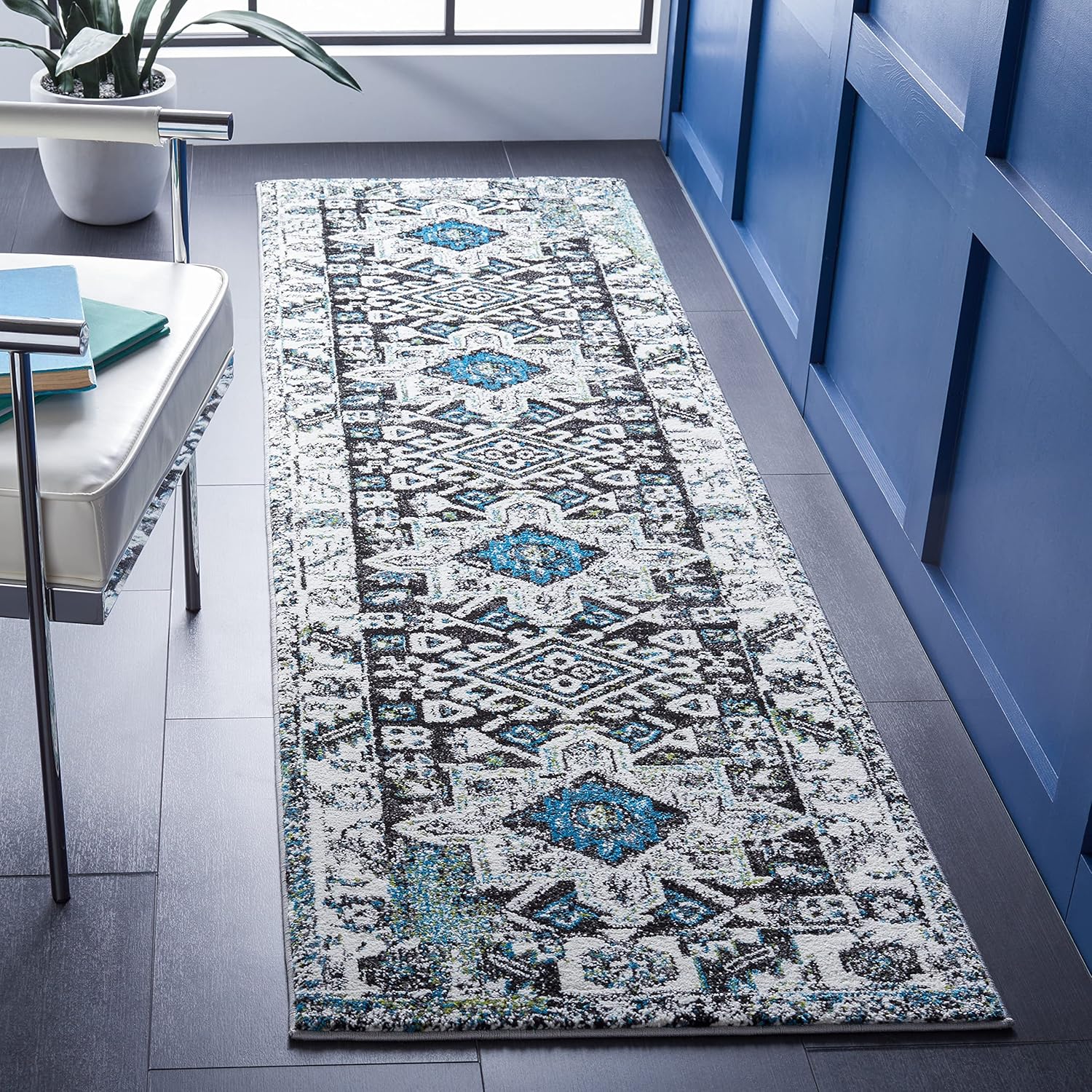 SAFAVIEH Area Rug 8x10 - Vintage Hamadan Collection - Large - Red & Multi, Traditional Persian Design, Non-Shedding & Easy to Clean, Ideal for Living Room, Bedroom, Dining Space (VTH211A)