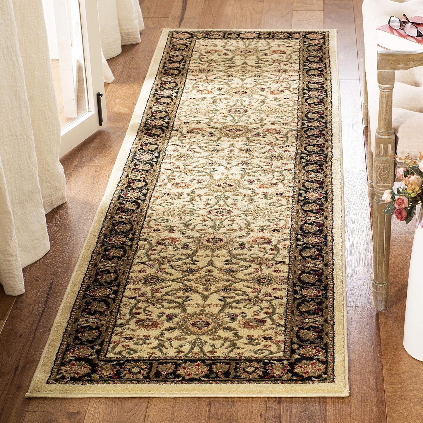 SAFAVIEH Lyndhurst Collection Area Rug - 9' x 12', Beige & Ivory, Traditional Oriental Design, Non-Shedding & Easy Care, Ideal for High Traffic Areas in Living Room, Bedroom (LNH212D)