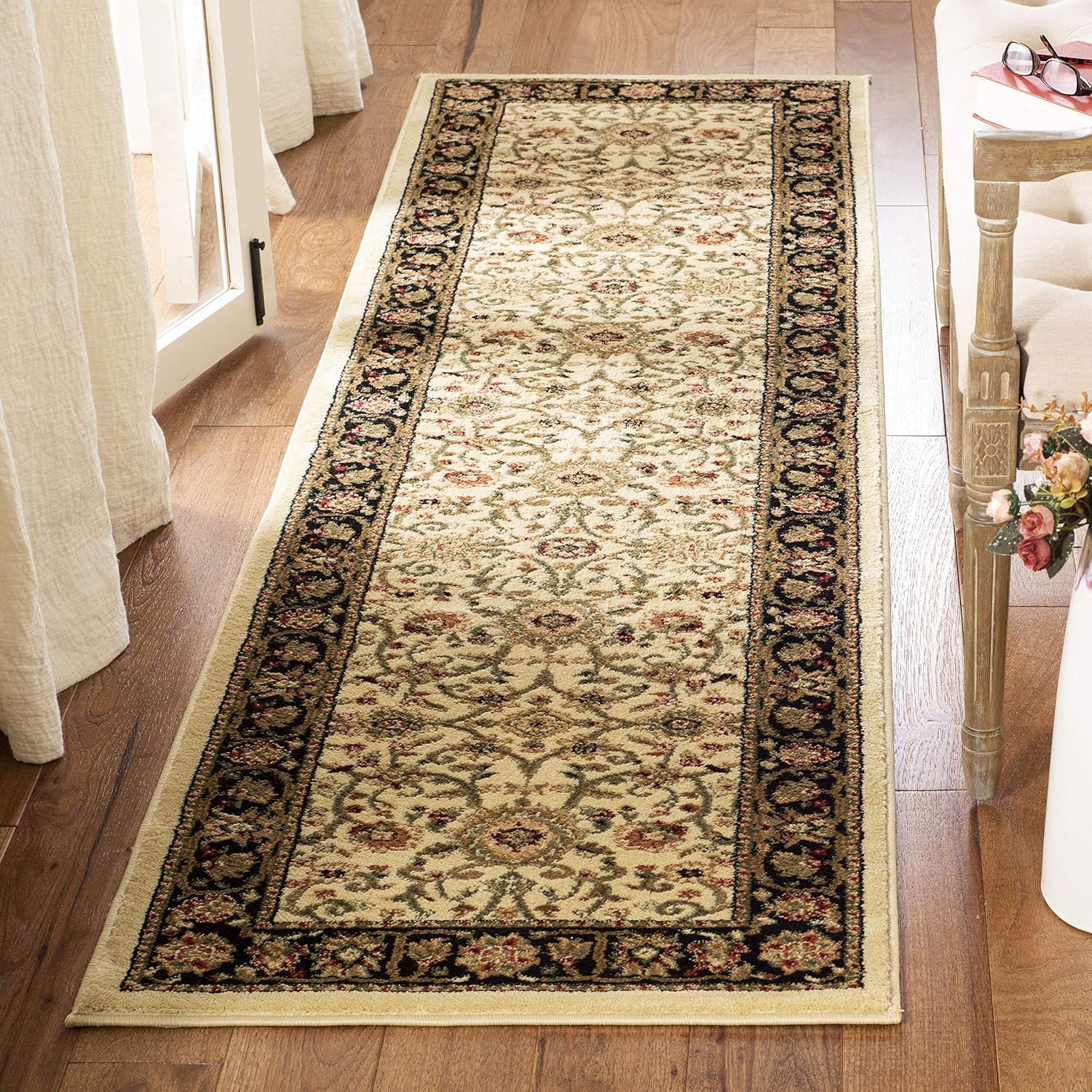 SAFAVIEH Lyndhurst Collection Area Rug - 8' x 10', Beige & Ivory, Traditional Oriental Design, Non-Shedding & Easy Care, Ideal for High Traffic Areas in Living Room, Bedroom (LNH212D)