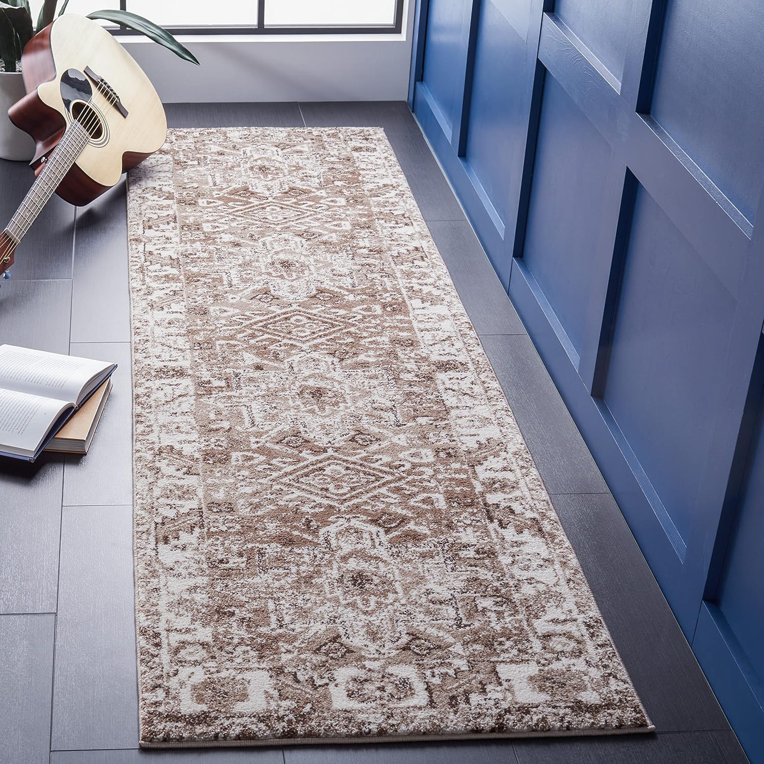 SAFAVIEH Area Rug 8x10 - Vintage Hamadan Collection - Large - Red & Multi, Traditional Persian Design, Non-Shedding & Easy to Clean, Ideal for Living Room, Bedroom, Dining Space (VTH211A)